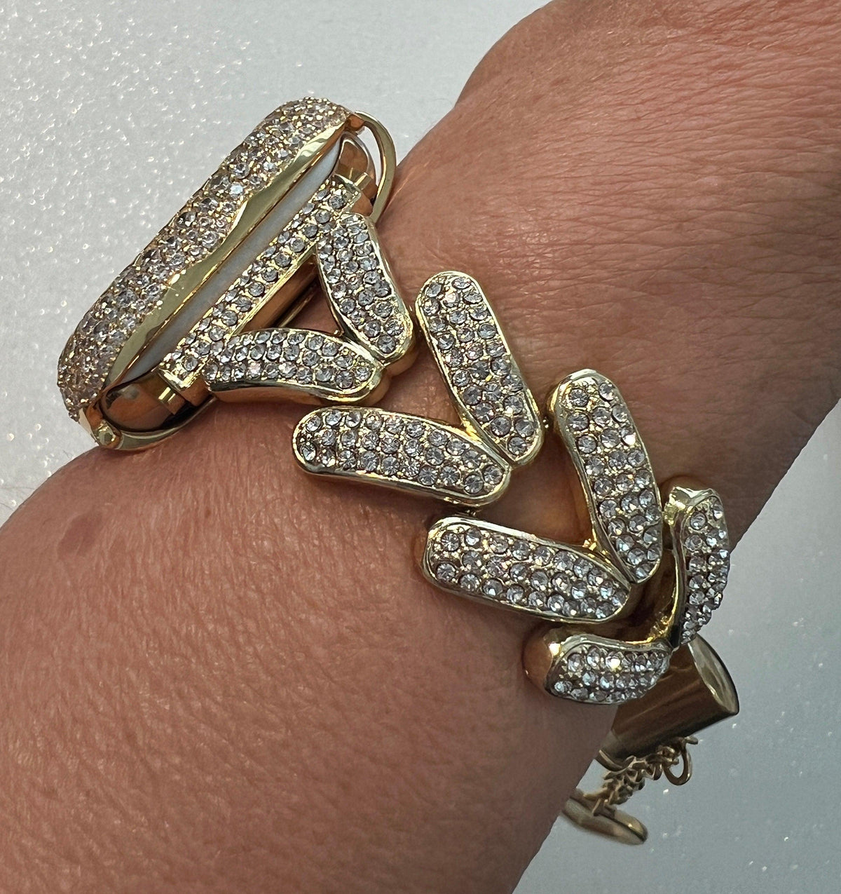 Dangle Heart Apple Watch Band Woman Gold Crystal Heart Charm & or Apple Watch Case Lab Diamond Bezel 38mm-49mm Apple Watch Cover