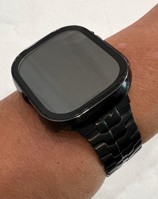 Luxury 49mm Ultra Apple Watch Band.
Premium Black Stainless Butterfly Buckle Rolex Link Style Band with a classic butterfly buckle closure and or Poly Carbonate Black Case with built in Tempered Glass Screen Protector. Iwatch Candy