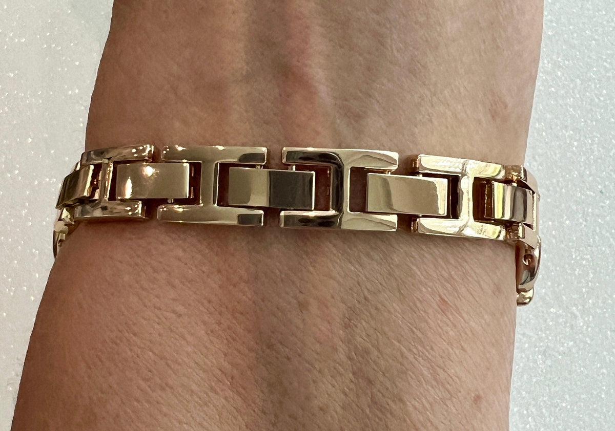 Minimalist 14K Gold Apple Watch Band Womens Bracelet 41mm 45mm & or Apple Watch Case Swarovski Crystals 40mm 44mm Screen Protector Bling
